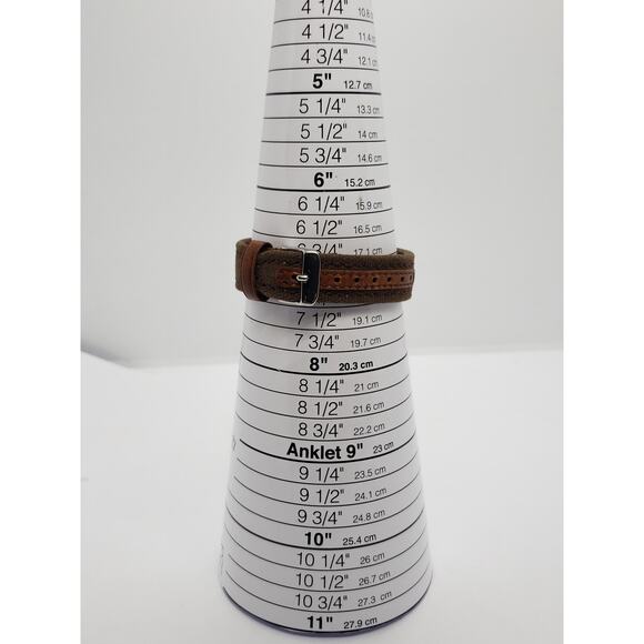 Select women's watch. Large face, Small leaves on watch face. - Picture 3 of 7